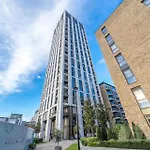 London Tower Retreat - Modern 2 Bedroom Apartment