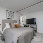 London Tower Retreat - Modern 2 Bedroom Apartment
