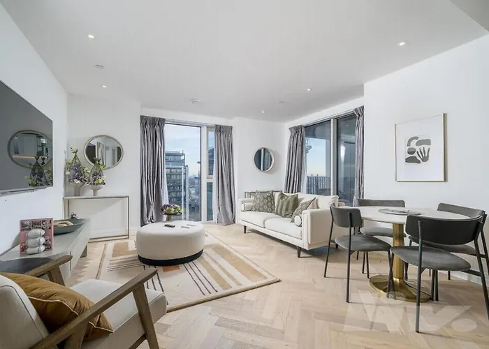 London Tower Retreat - Modern 2 Bedroom Apartment