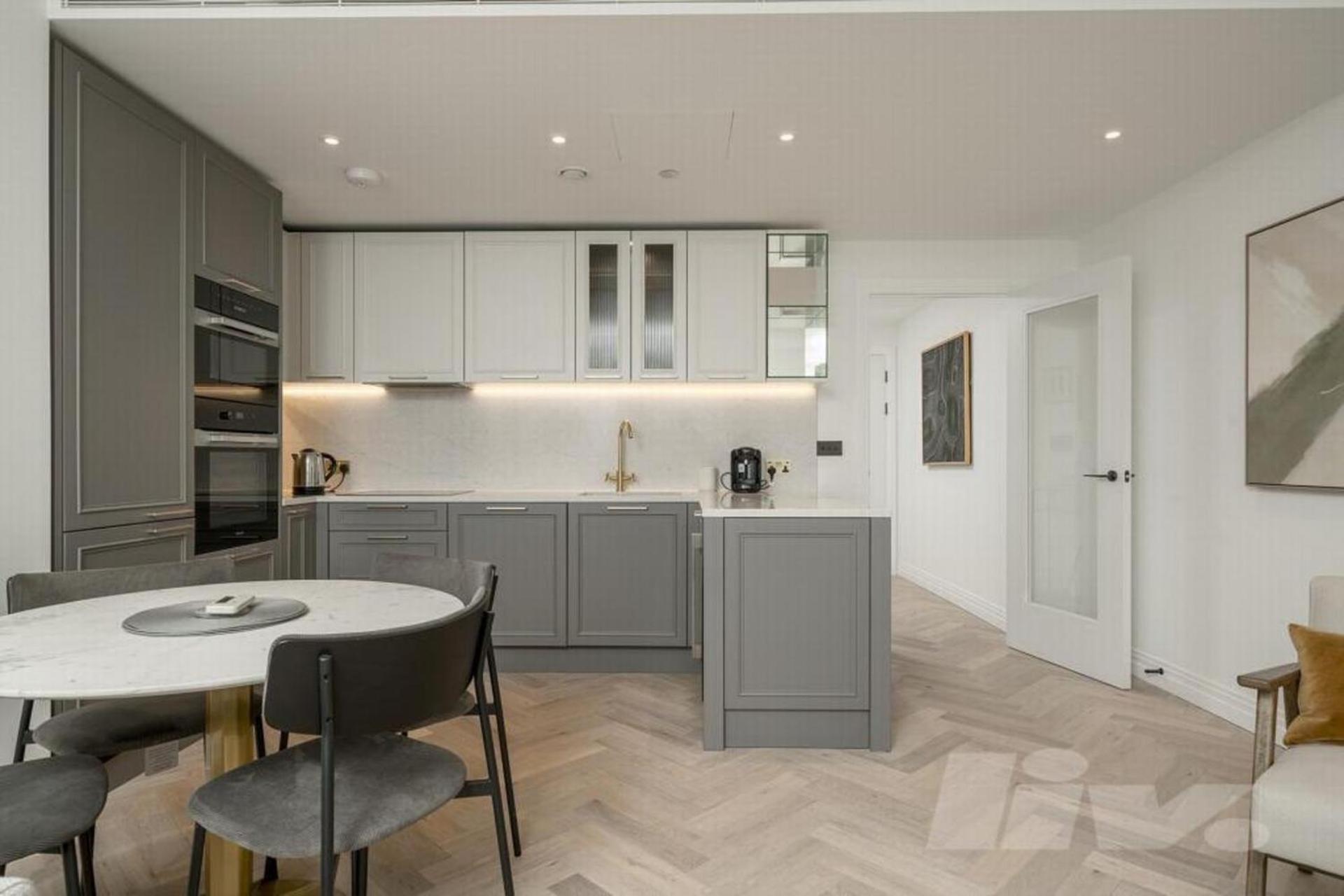 Tower Retreat - Modern 2 Bedroom